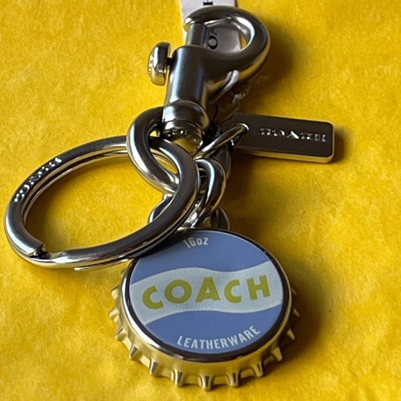 🥤 COACH BOTTLE CAP BAG CHARM 🥤 NWT 🥤 - Picture 6 of 16
